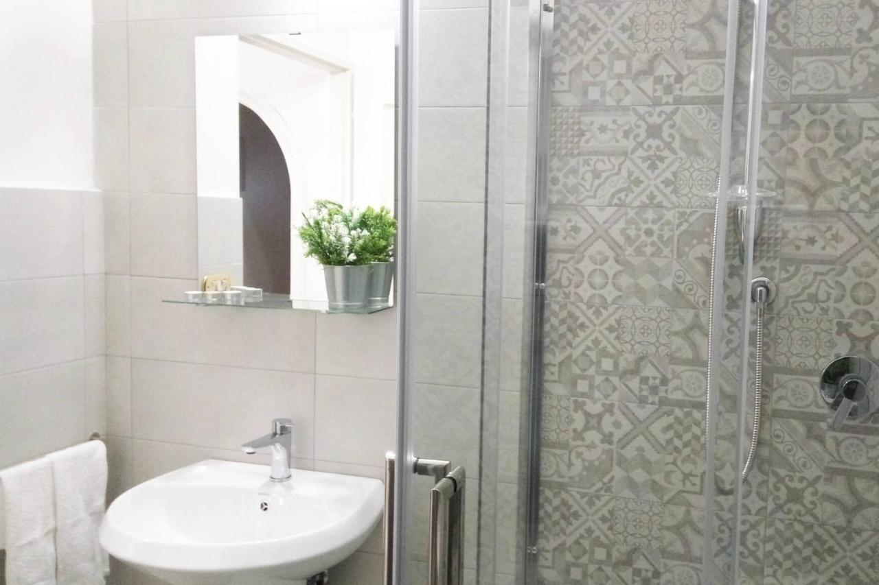 Toledo Street B&B Наполи Екстериор снимка