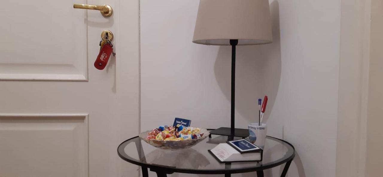 Toledo Street B&B Наполи Екстериор снимка